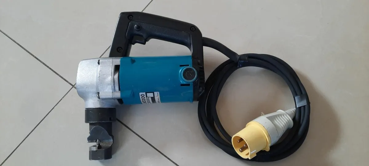 Makita JN3200 Tin Nibblers 110v - Image 1