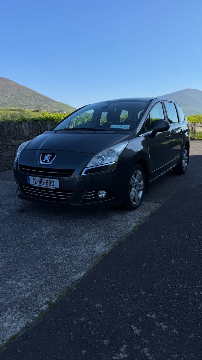 Peugeot 5008 2012 - Image 1