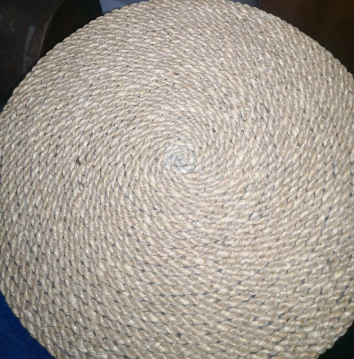 Handcrafted seat/table - Image 3