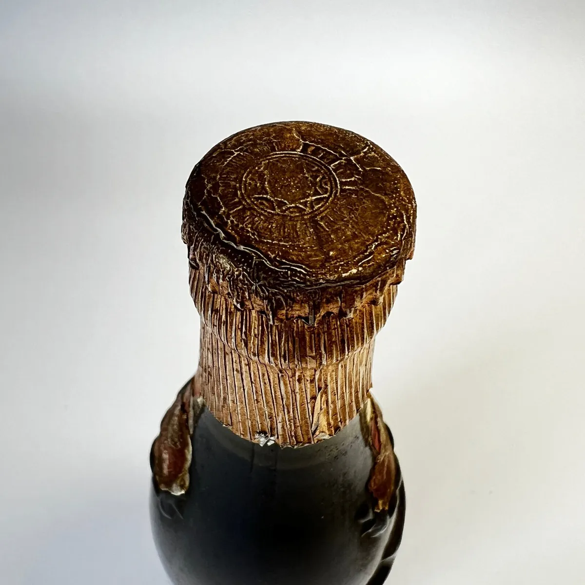 1953 Guiness bottle coronation antique - Image 4