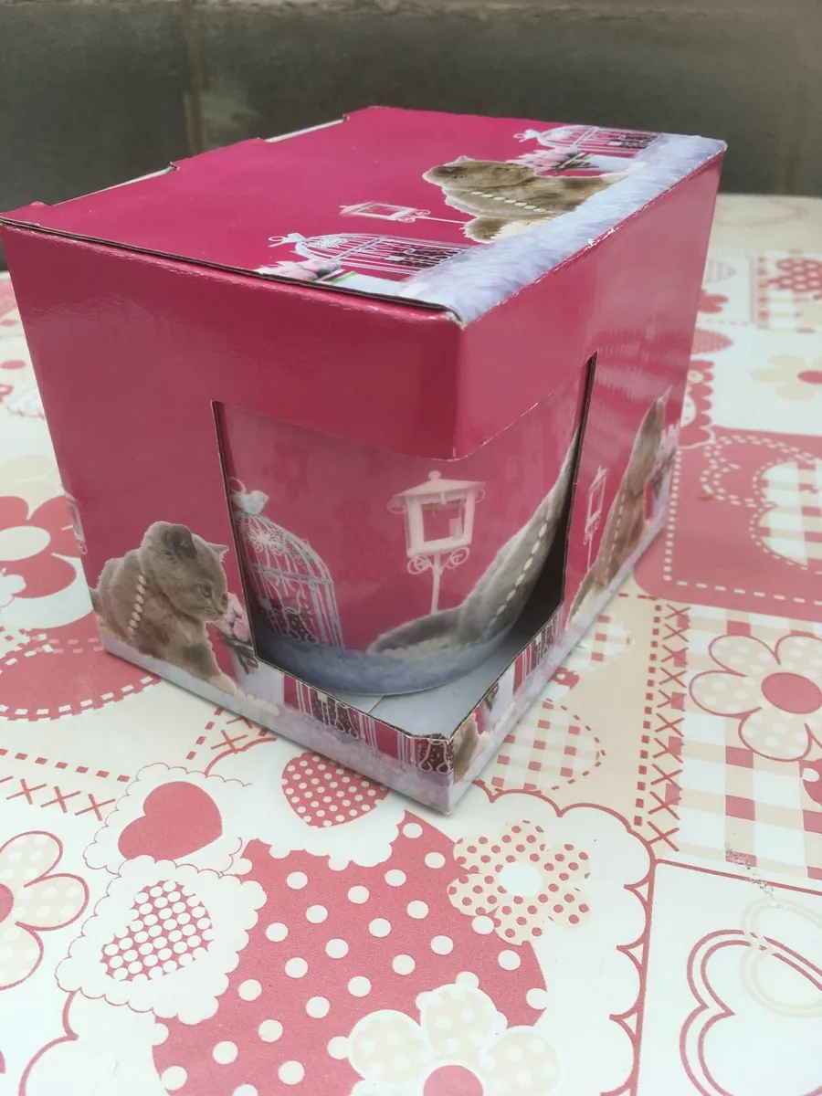 Brand New In Box Beautiful Cat Mug - Image 1