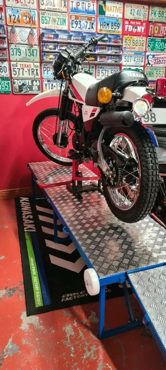 Motorcycle work bench foldable - Image 1