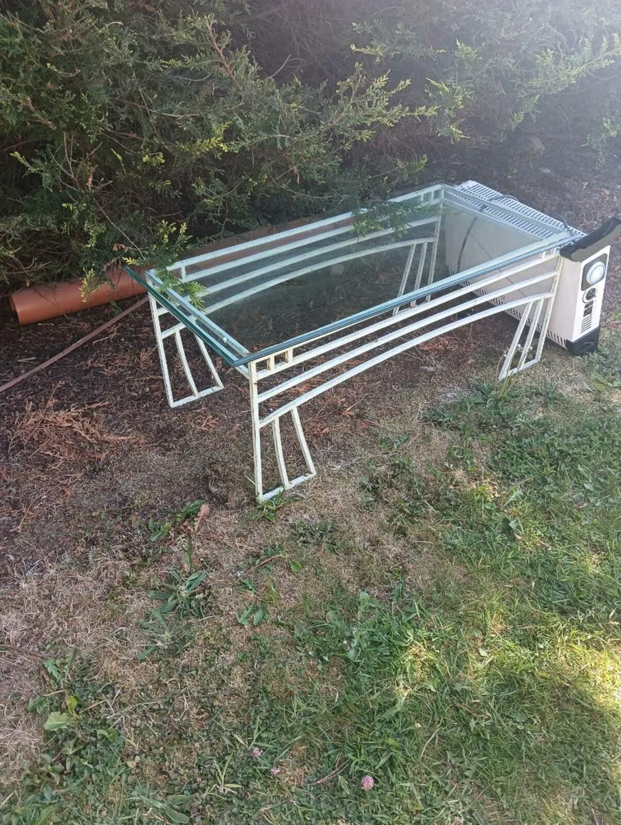 Lovely unusual coffee table - Image 2