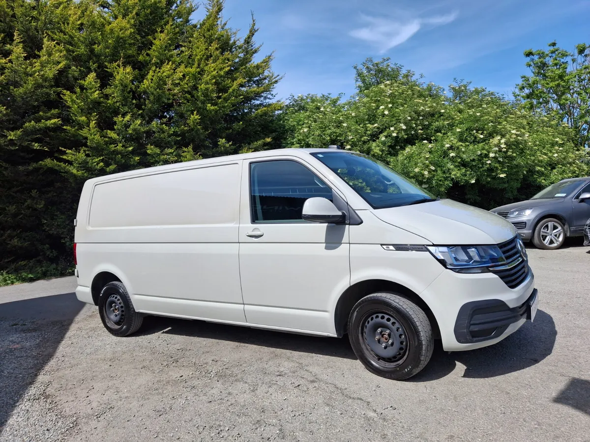 VOLKSWAGEN TRANSPORTER T6 30 TDI 150HP 2022(22) - Image 2