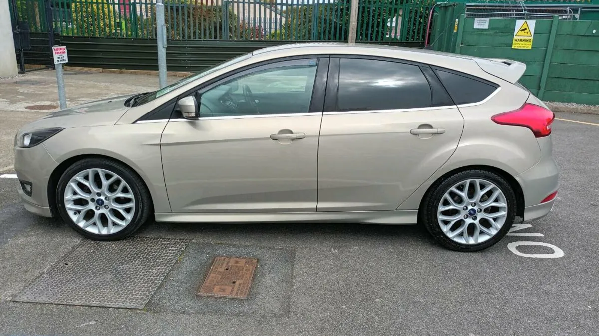 Ford Focus ST-Line 2015 - Image 2