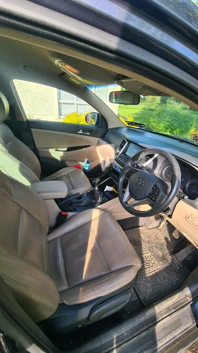 HYUNDAI TUSCON - Image 1