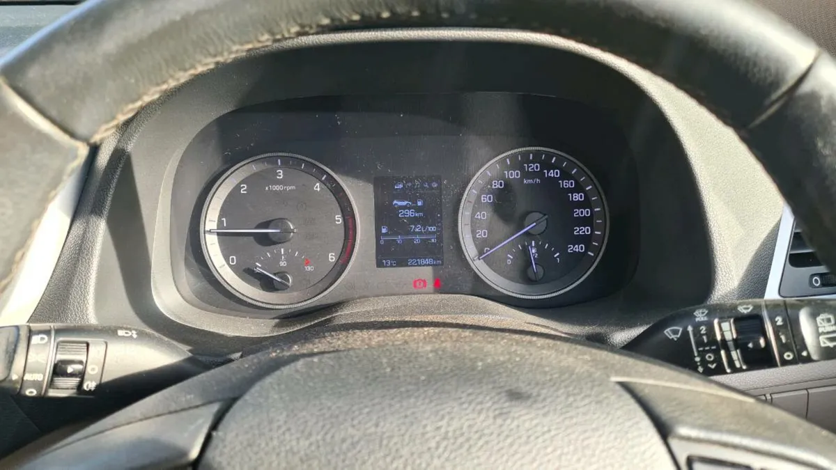 HYUNDAI TUSCON - Image 2