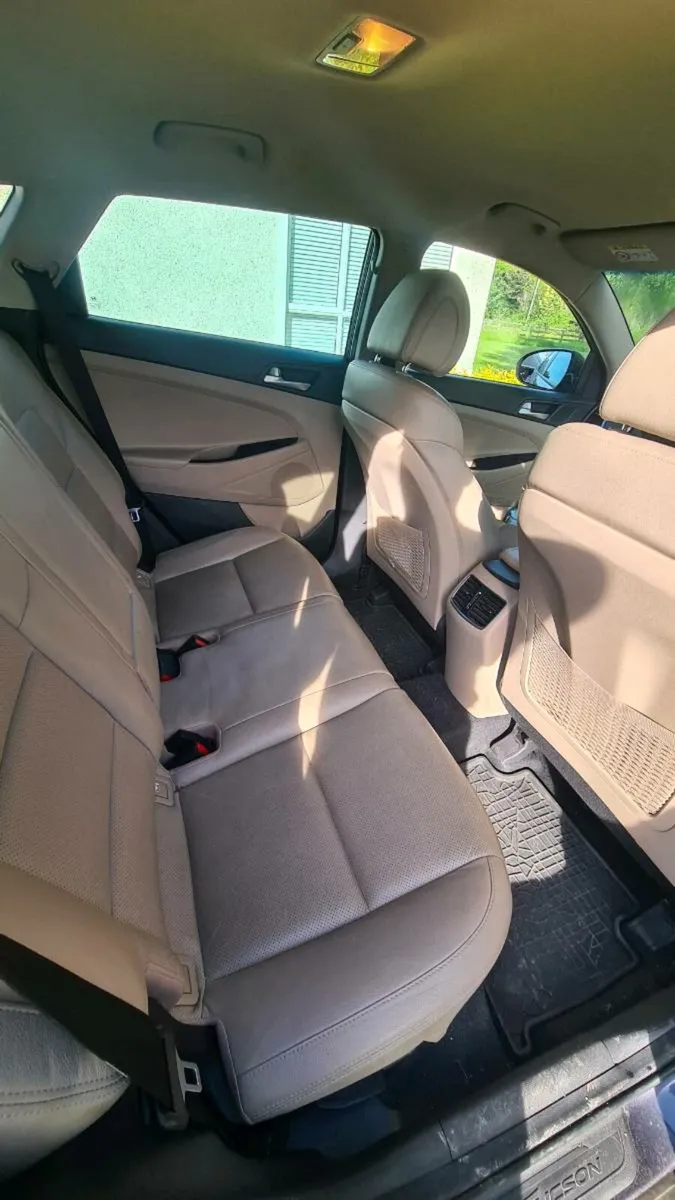 HYUNDAI TUSCON - Image 3
