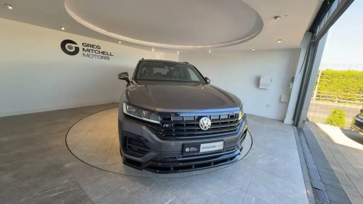 Volkswagen Touareg 3.0 V6 TDI 4motion R-line 5dr - Image 2