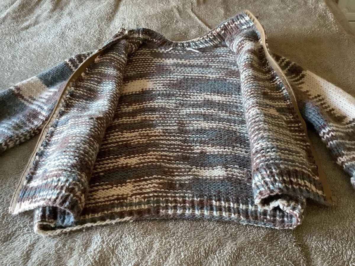 Cardigan fits size 20/22 - Image 4
