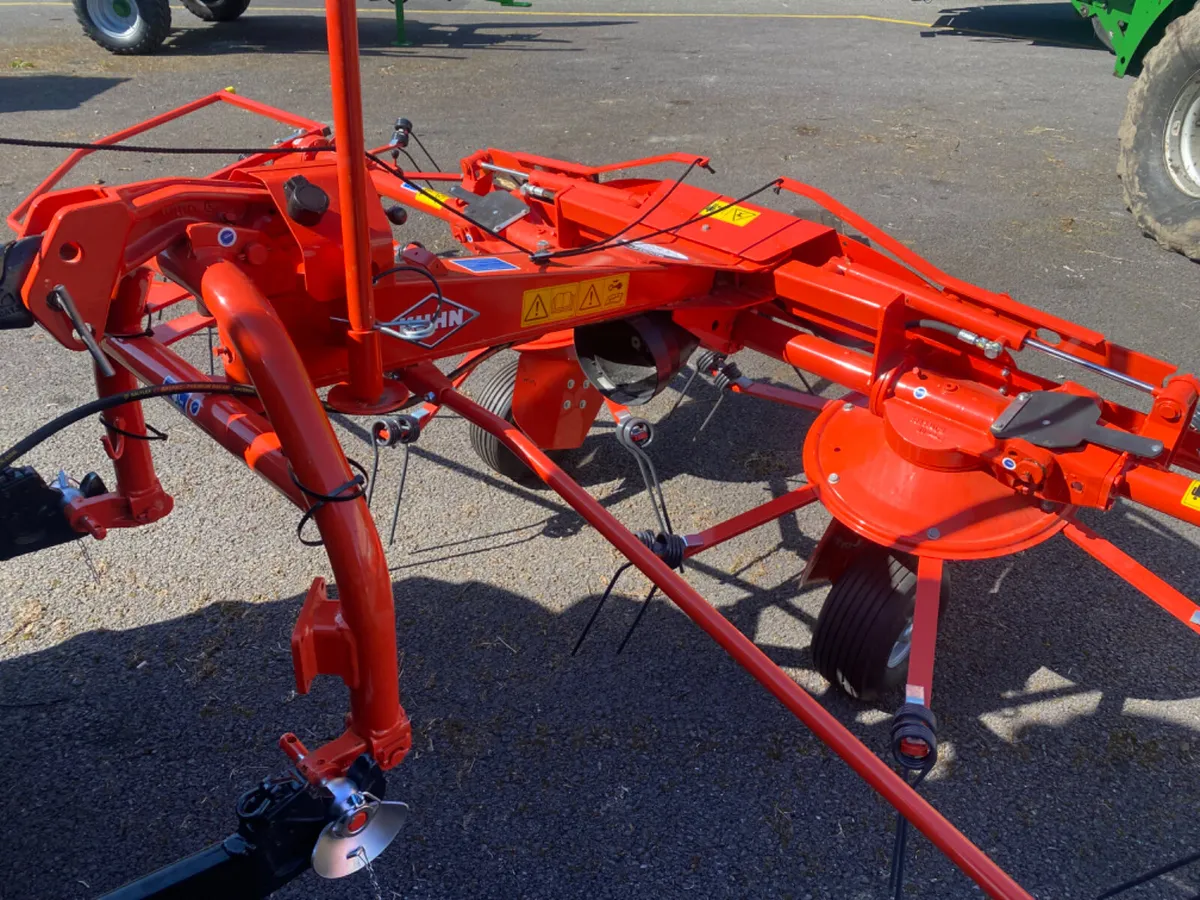 New kuhn 4 rotor tedder - Image 4
