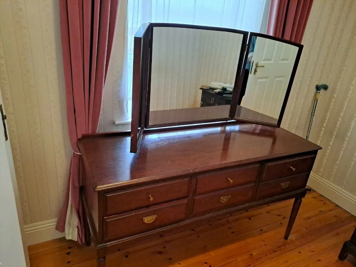 Dressing table - Image 1