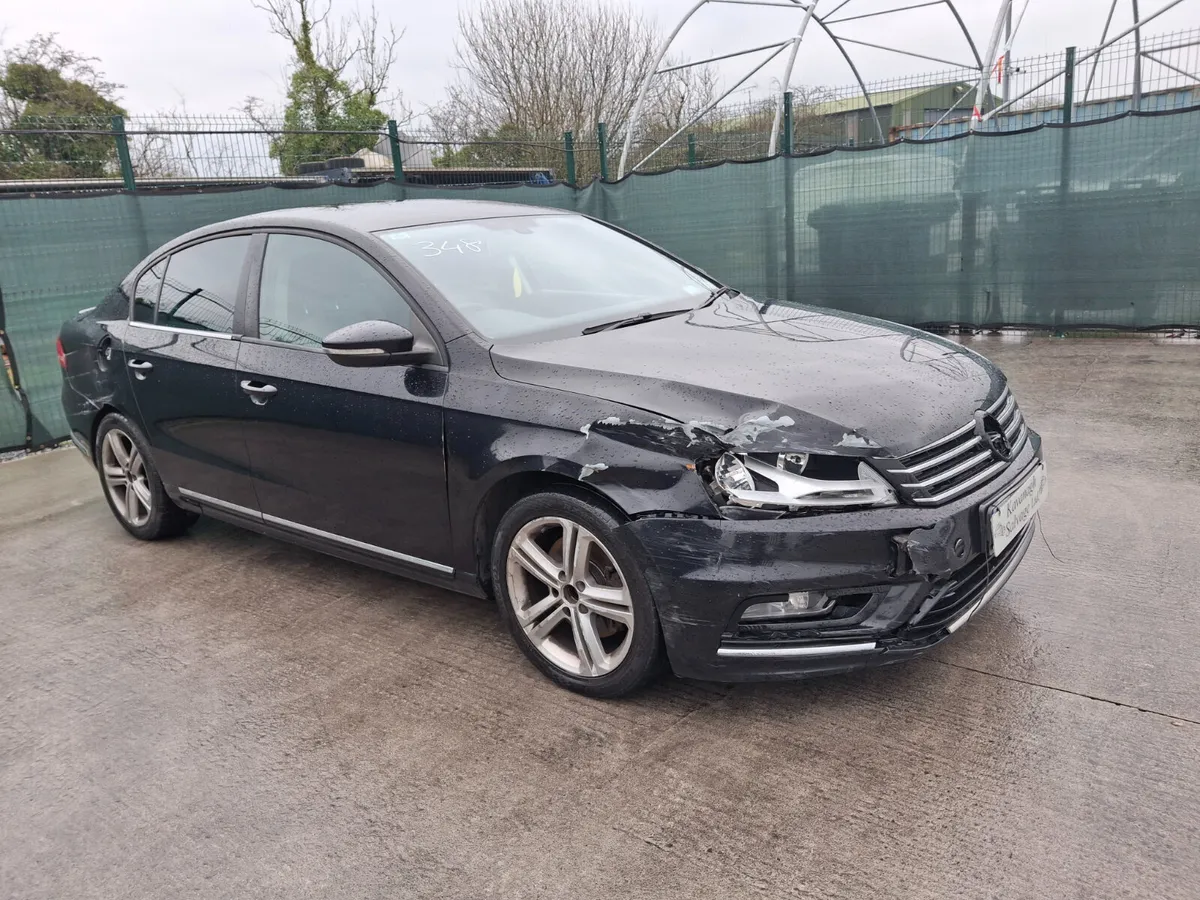 132 Volkswagen Passat R line. Light Damage - Image 2