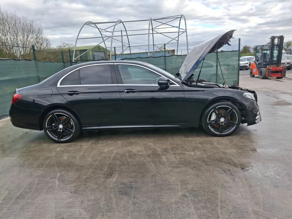 171 Mercedes E-Class  200d 2.0 Diesel  Auto - Image 3