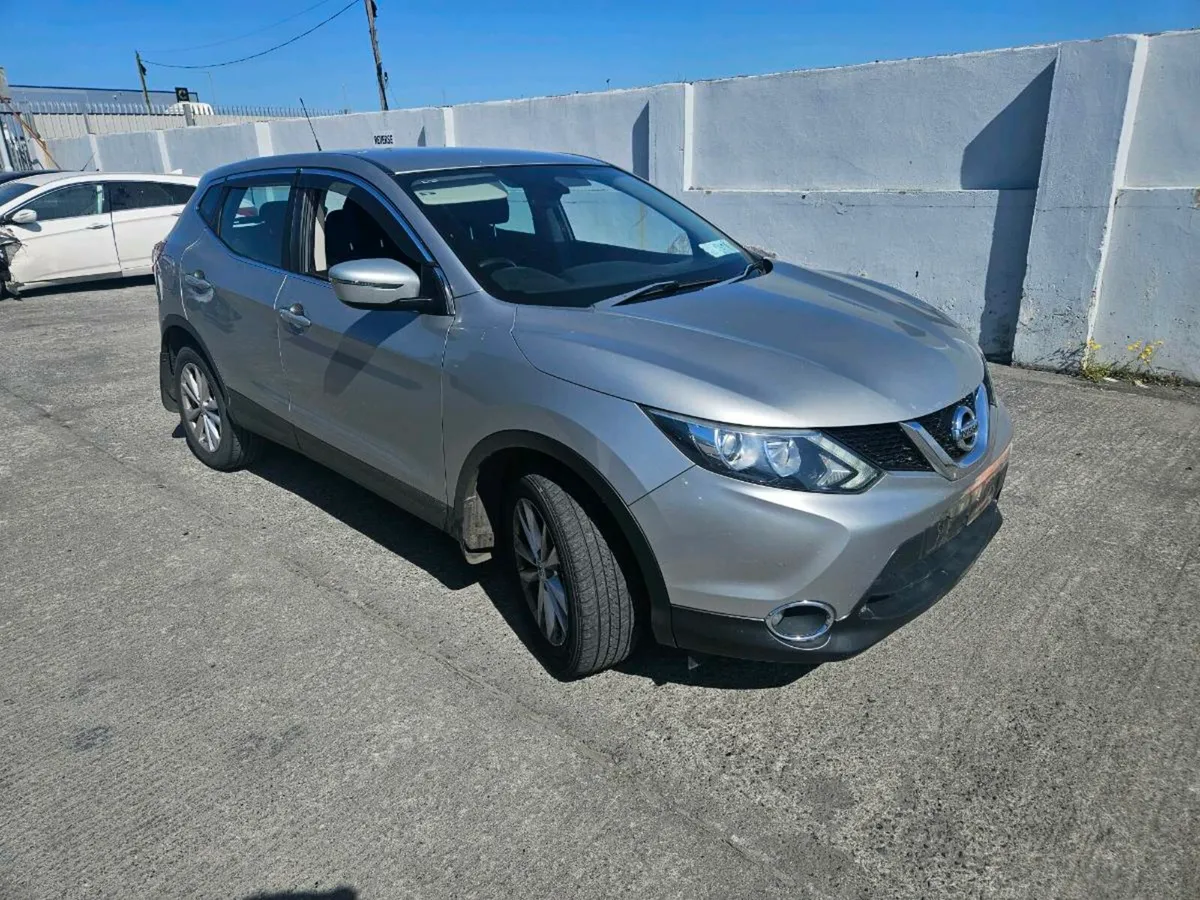 2015 Qashqai light damage - Image 1