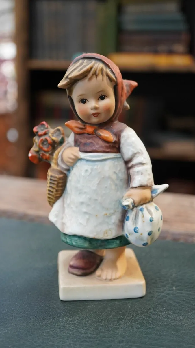 Hummel Figurine - Little Traveler - Image 2
