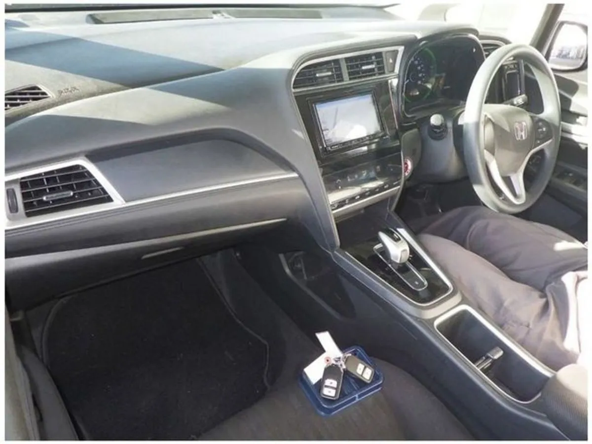 Honda Shuttle 1.5 Hybrid - Image 2