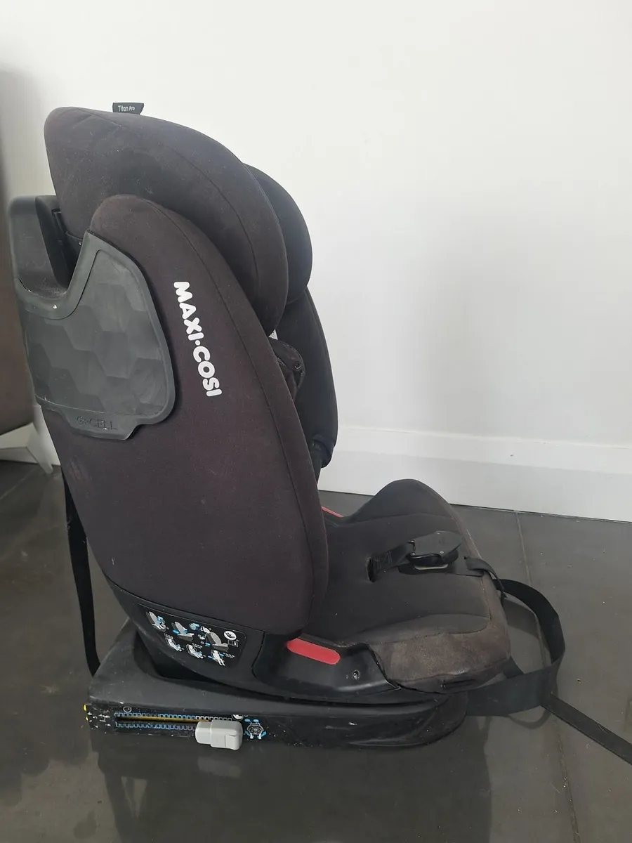 Car seat - Image 1