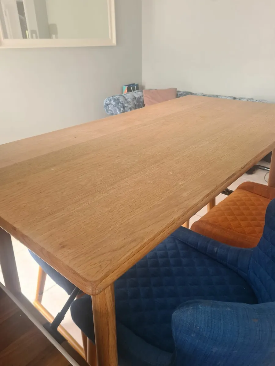 Bar table and 4 stools - Image 2