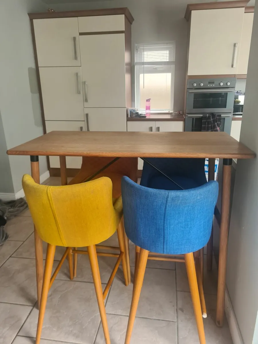 Bar table and 4 stools - Image 4