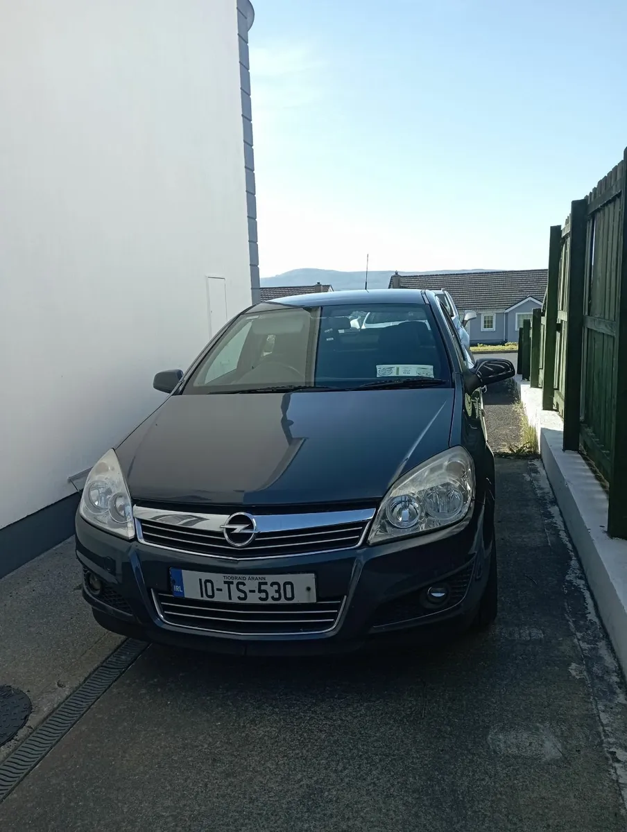 Opel Astra 2010 - Image 1