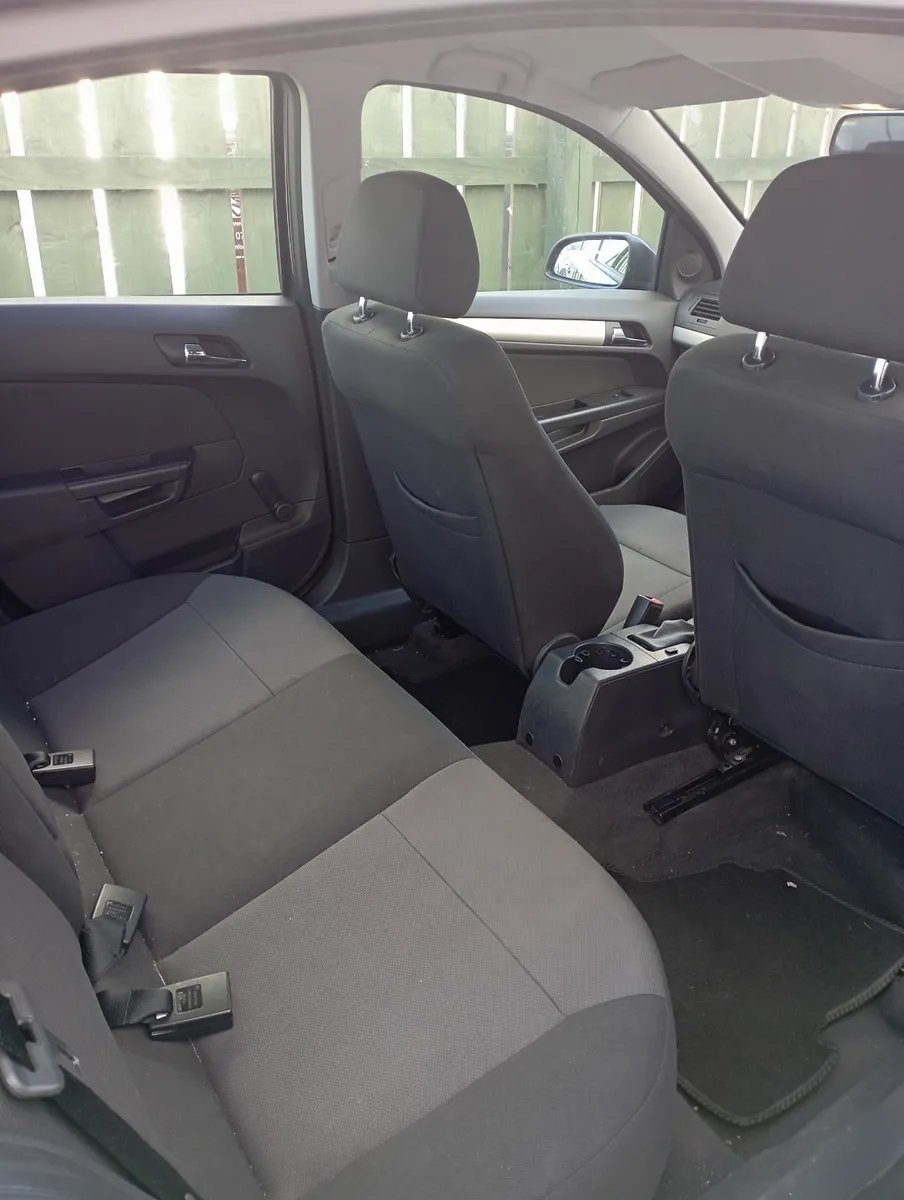 Opel Astra 2010 - Image 3