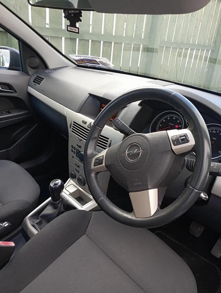 Opel Astra 2010 - Image 4