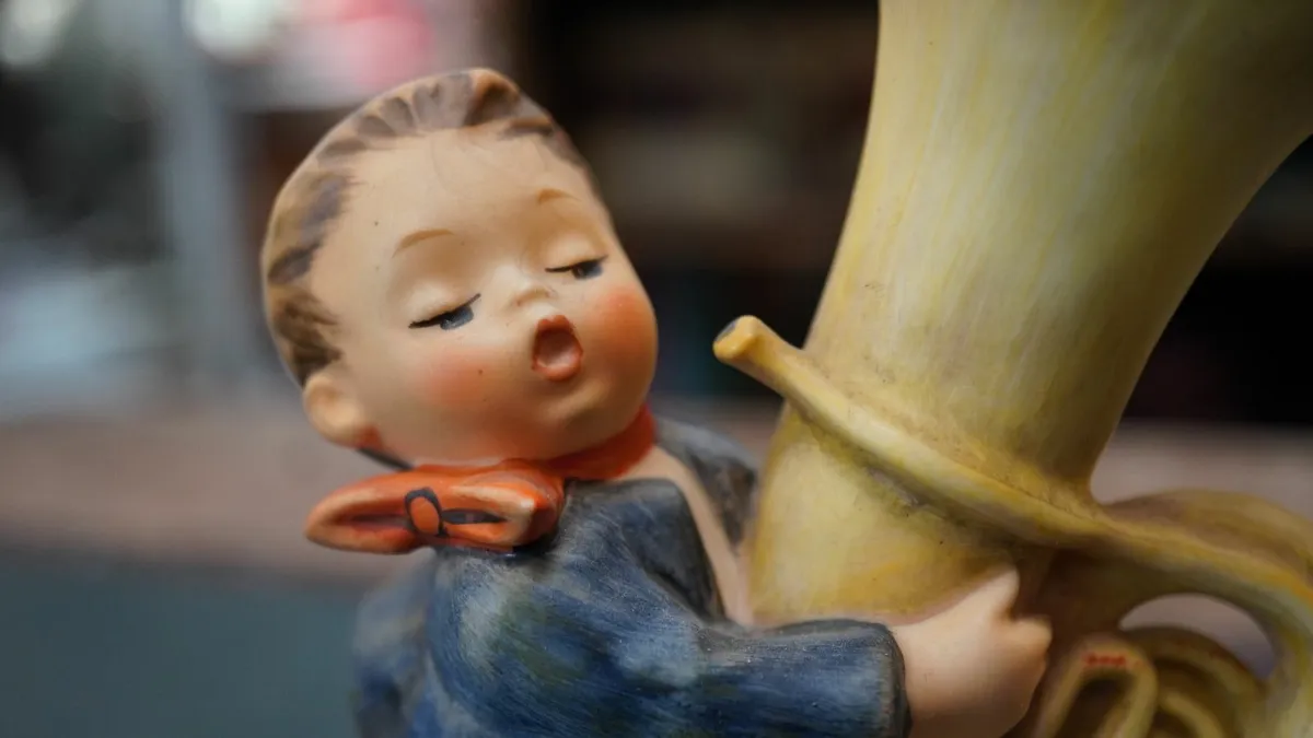 Goebel Hummel Figurine - The Tuba Player (Der Bumb - Image 4