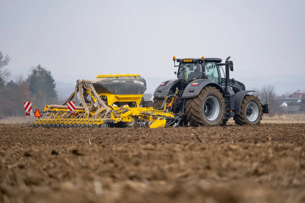 BEDNAR OMEGA 4000FL Seed Drill - Image 3