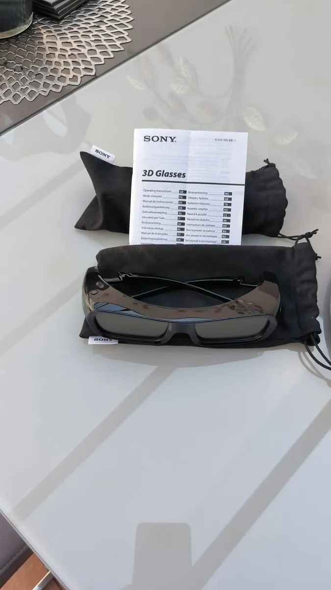 3 d glasses