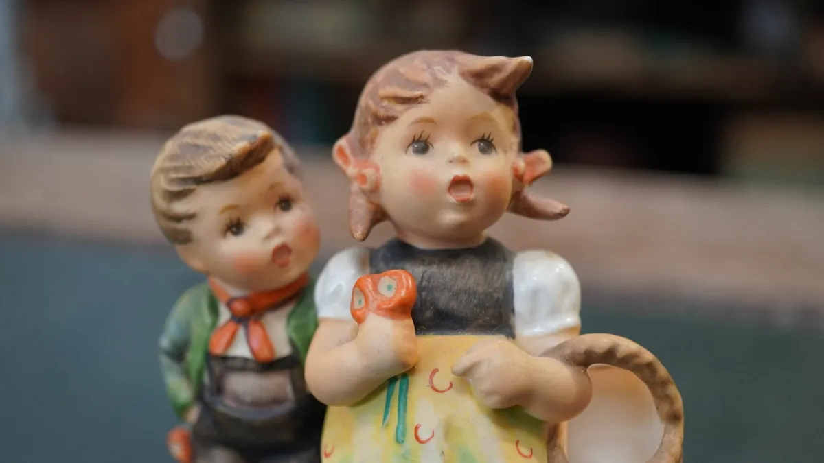 M.I. Hummel Figurine - To Market - Image 4