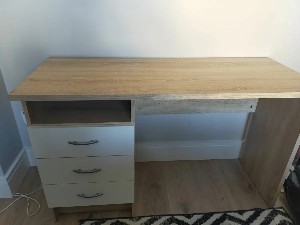 Desk in Great conditions - Image 1