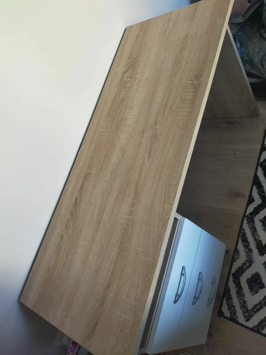 Desk in Great conditions - Image 2