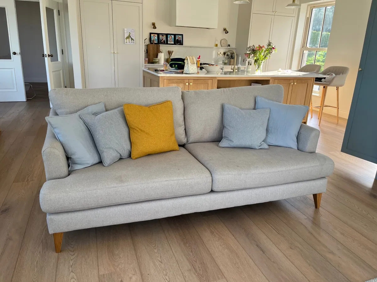 Couch - Image 2