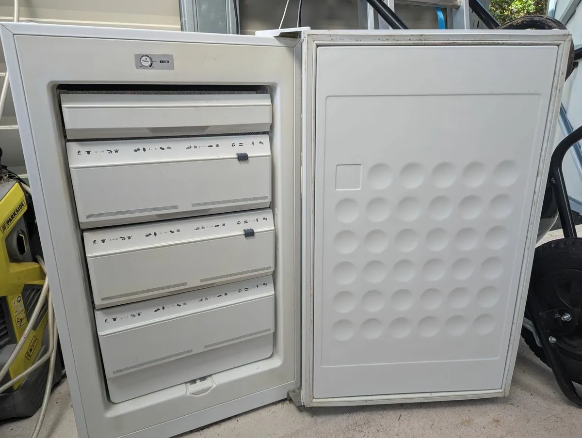 Under counter freezer - Image 4