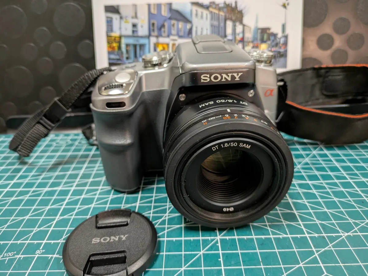Sony A100 CCD DSLR +50mm 1.8 A mount lens - Image 1