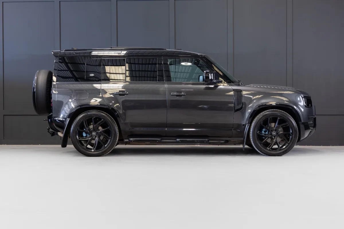 2022 Land Rover Defender 110 X-Dynamic S 5 Seat N1 - Image 2