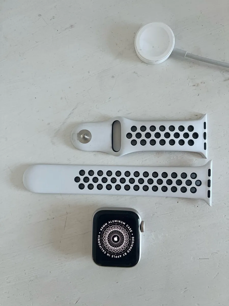 Apple Watch SE - Image 1