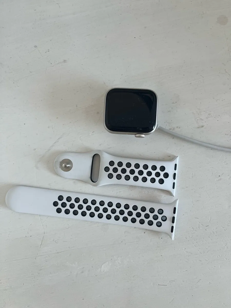 Apple Watch SE - Image 3