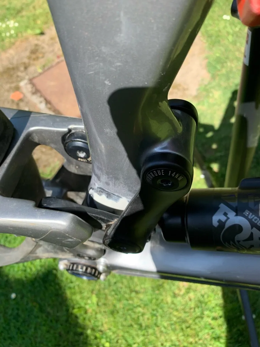 Nukeproof Giga 297 Carbon - L (frame and shock) - Image 3