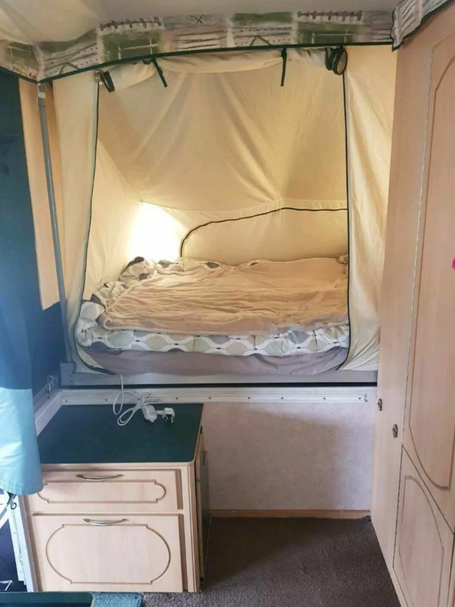 Conway Crusader Luxury 6Berth Folding Camper With - Image 4