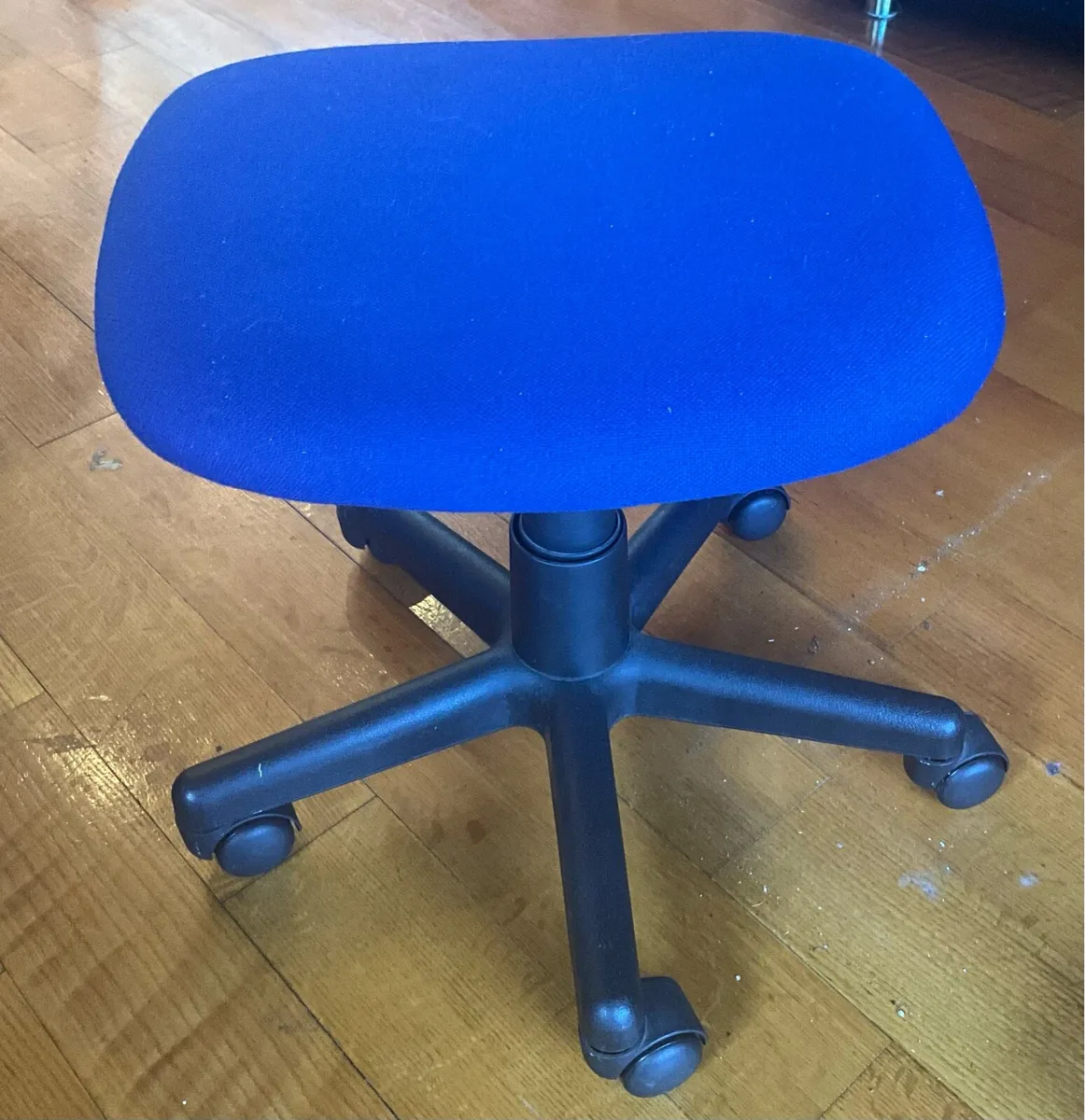 Adjustable Seat with Castors - Image 2
