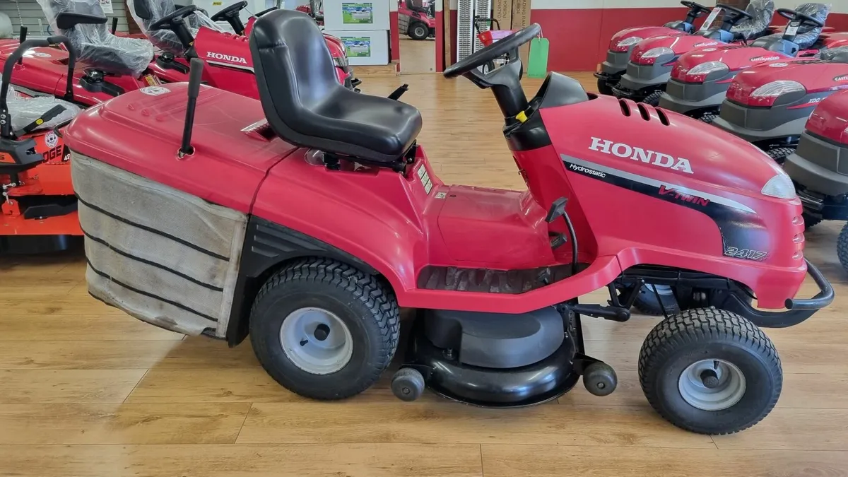 Honda HF2417 Ride On Tractor Lawnmower - Image 2