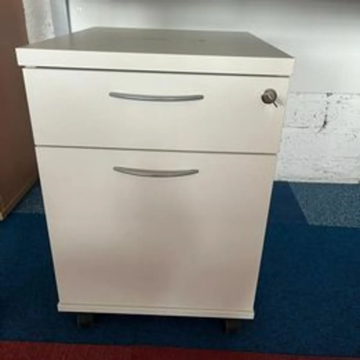 SPECIAL OFFER Used 1600 Desk, Chair and Underdesk - Image 2
