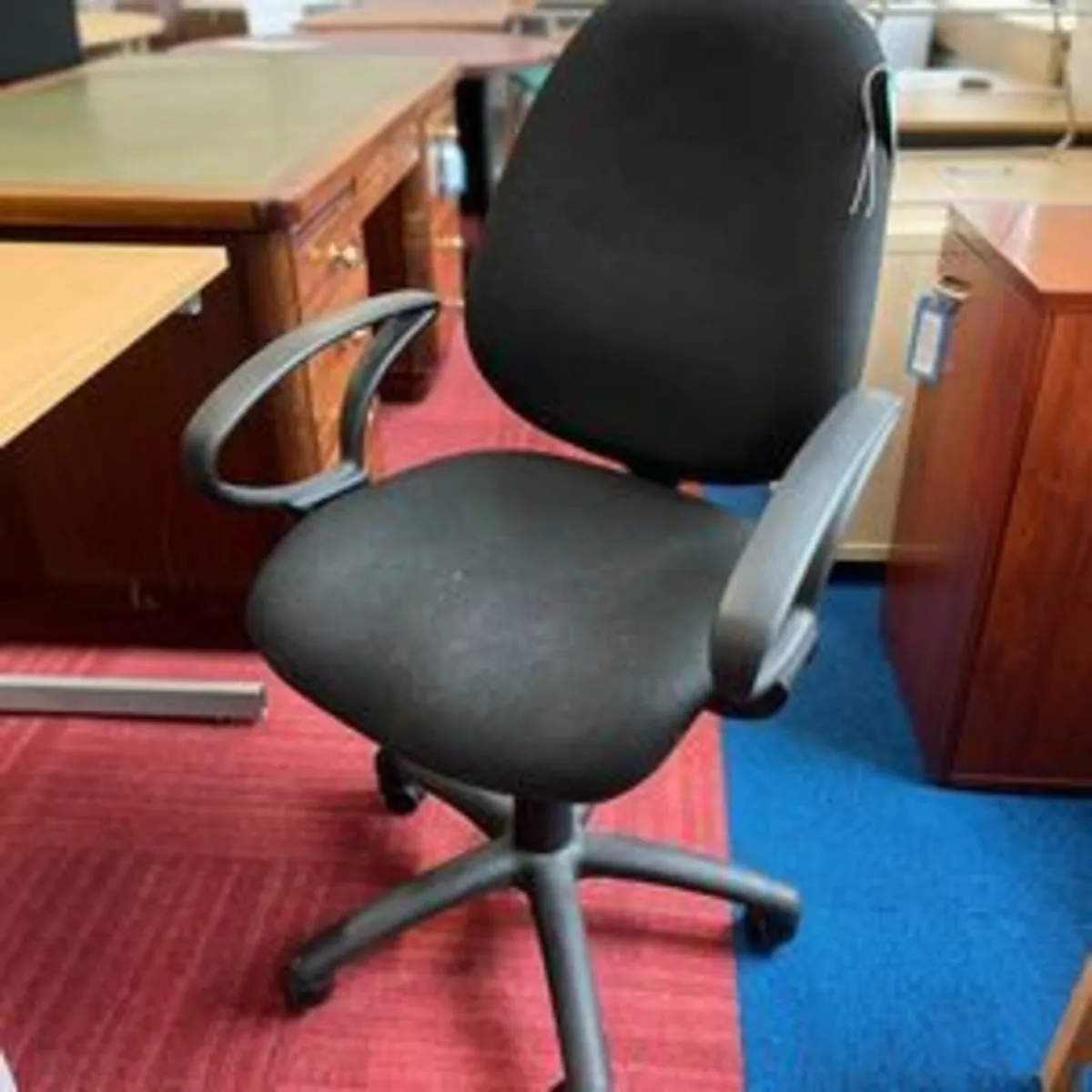 SPECIAL OFFER Used 1600 Desk, Chair and Underdesk - Image 4