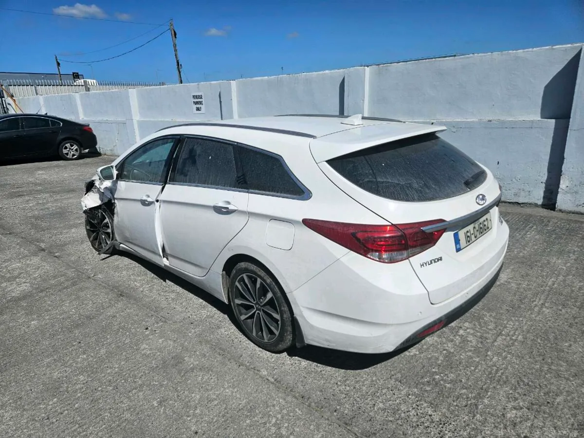 2016 Hyundai i40 estate automatic damaged - Image 3