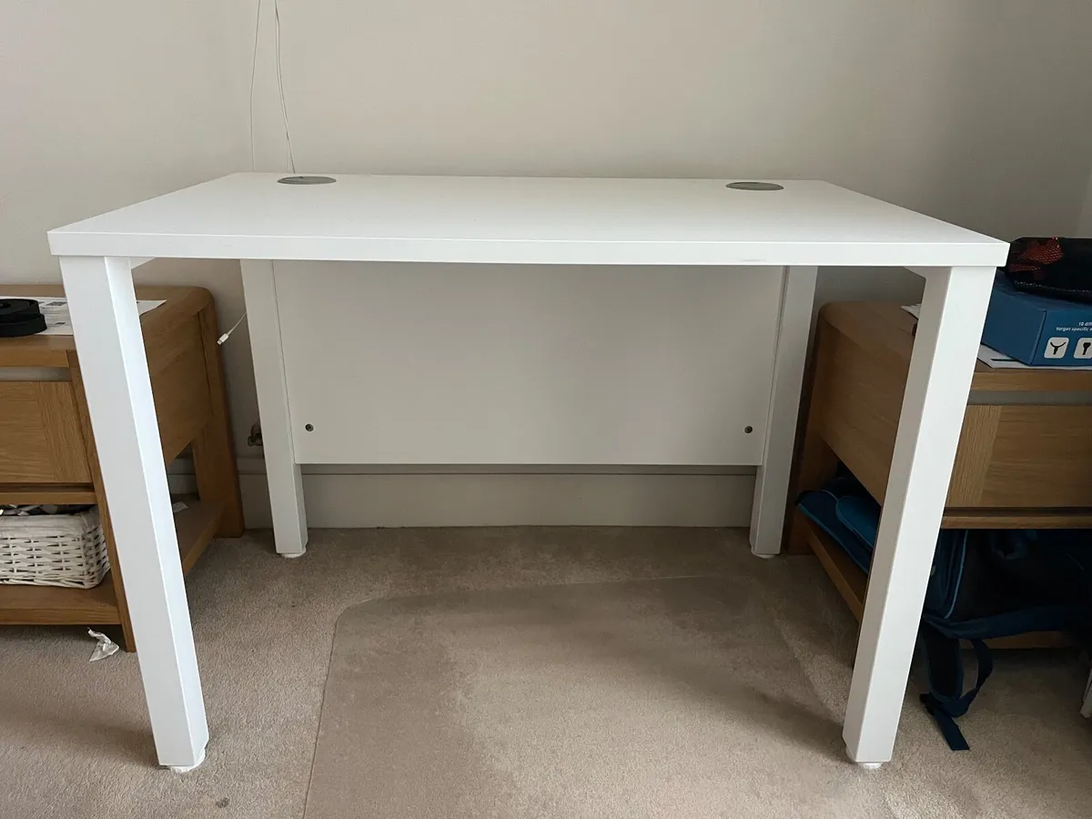 Office table - Image 1