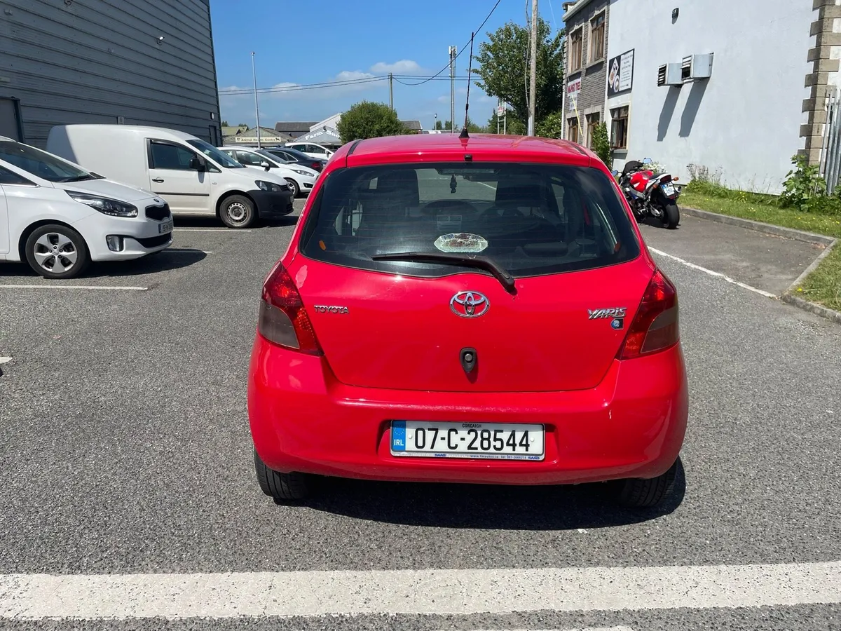 07 Toyota Yaris 1.0  137 k kms nct 2/26 - Image 4