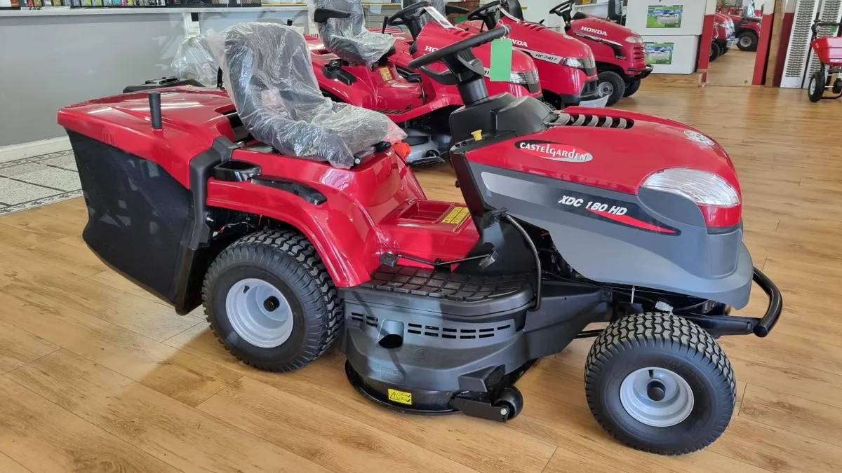 Castelgarden XDC180HD Ride On Tractor Lawnmower - Image 3