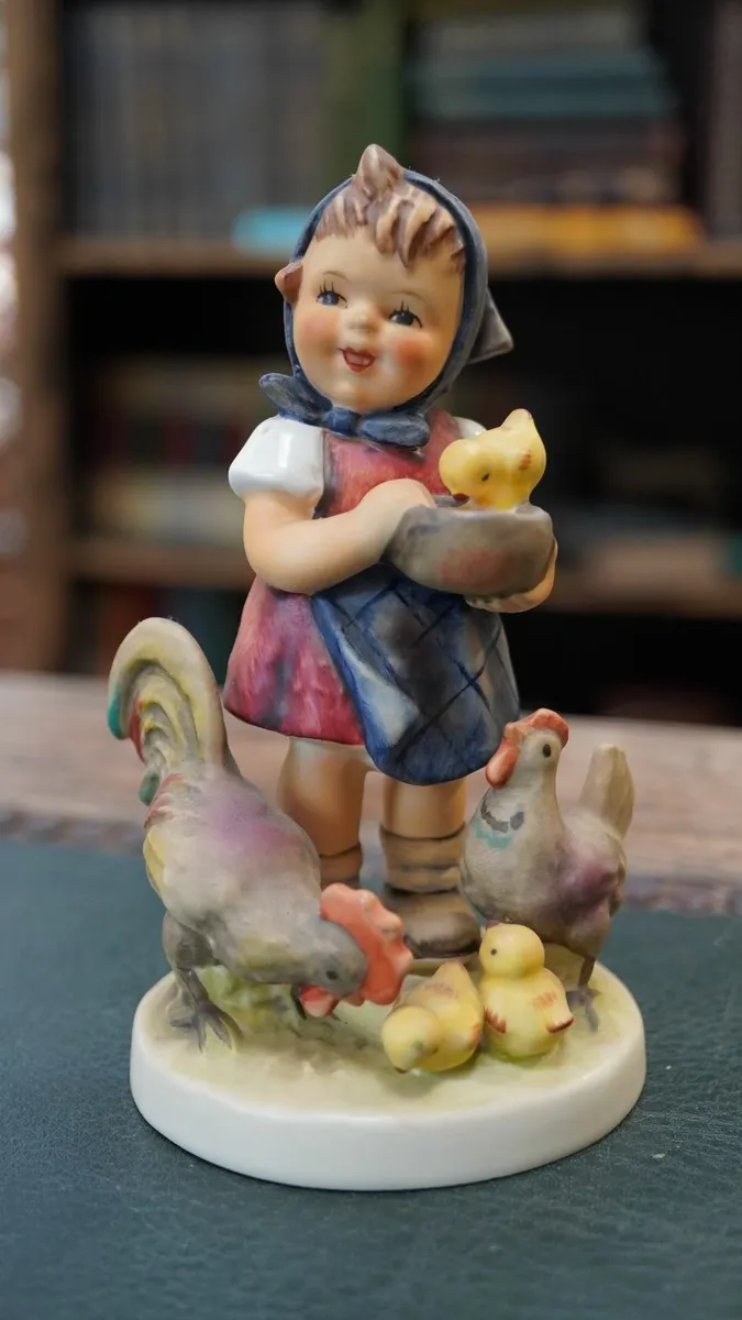 Goebel Hummel Figurine - Feeding Time - Image 2